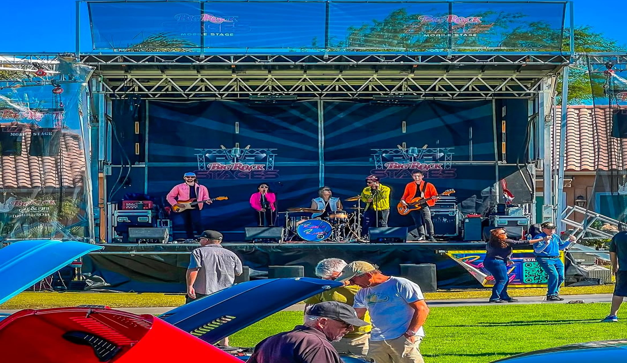 Mobile Stage Image 16